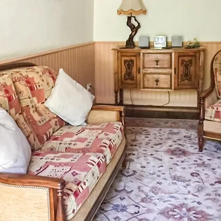 1 Bedroom Lovely In Naudouin Holiday home *