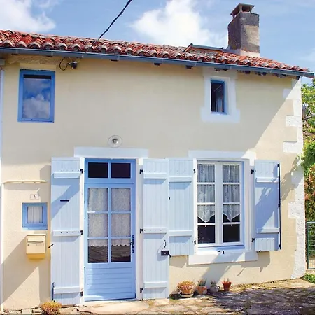 1 Bedroom Lovely In Naudouin Holiday home Paizay-Naudouin-Embourie