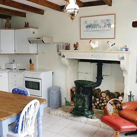 1 Bedroom Lovely In Naudouin Holiday home *